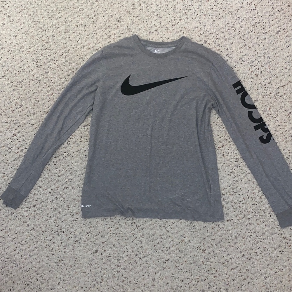 Grey Nike Men’s Medium Long Sleeve Nike Tee Hoops
